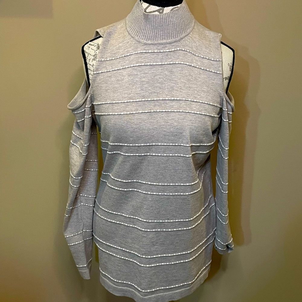 🌀Cold Shoulder Sweater🌀